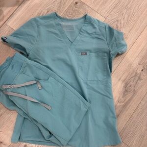 Figs sea glass women’s scrubs XS